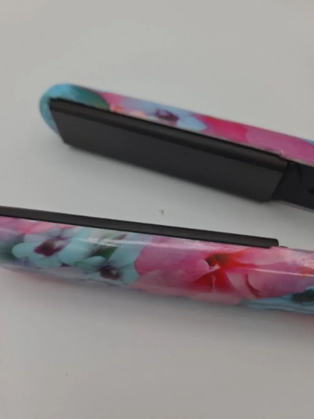 Eva Floral Flat Iron 180–450°F Dual Voltage